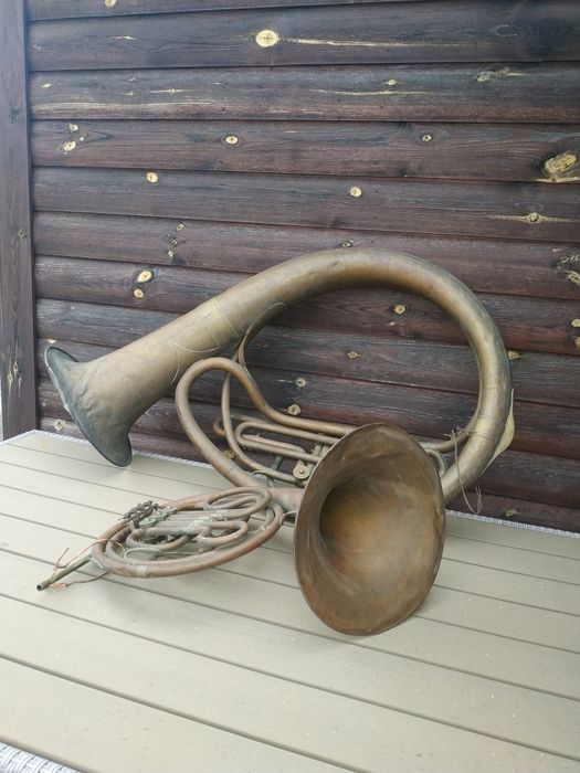 Duży retro mosiężny róg waltornia dekoracja rekwizyt do sesji zdjęciow