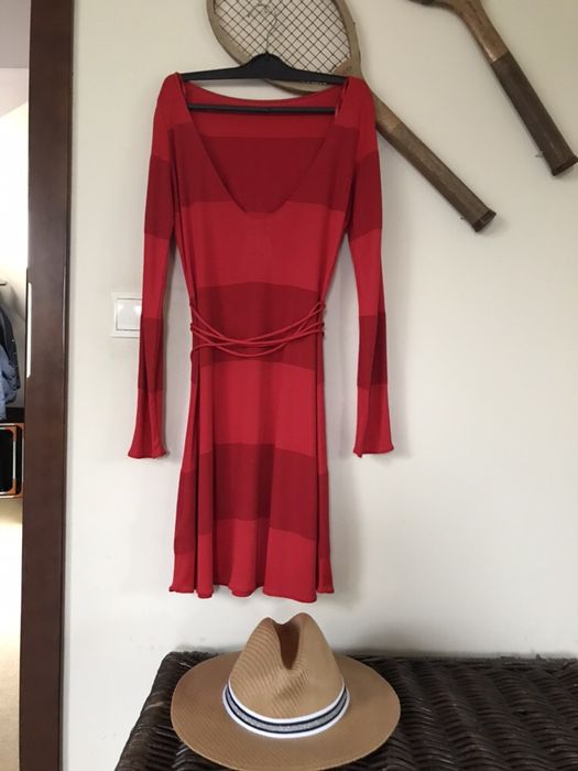 Sukienka Gigi Hadid dla Tommy Hilfiger