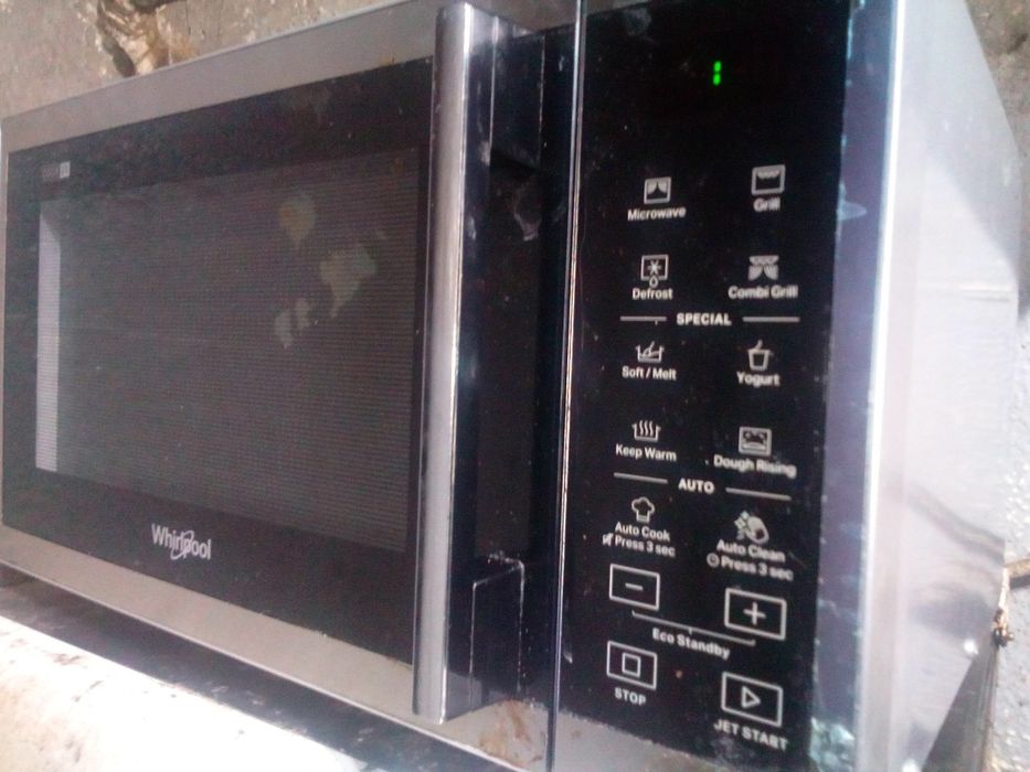 Microondas Wrillpool inox c/grill+tostadeira multifuncoes inox  35eur.