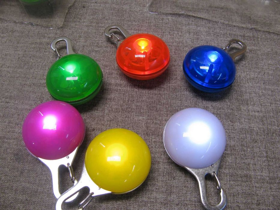 Водонепроникний світлодіодн миготливий маячок брелок для собак і котів