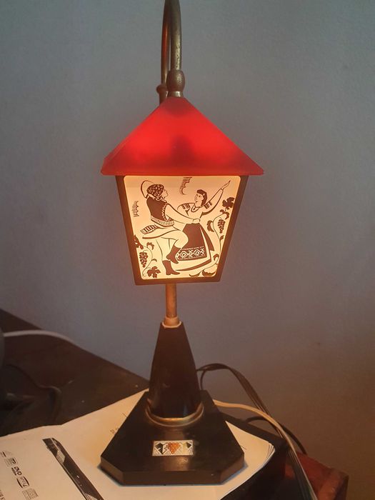 Світильник у спальню