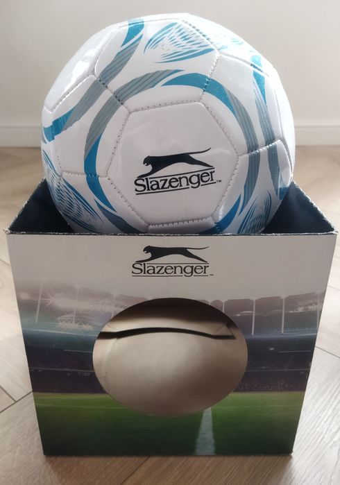 Piłka nożna firmy Slazenger - zamienię na piłkę do siatkówki