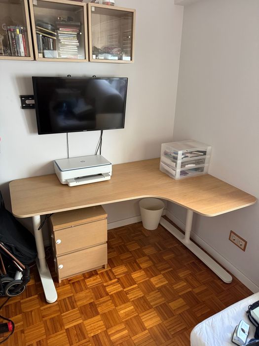 Mesa de escritório grande em L - cor carvalho claro