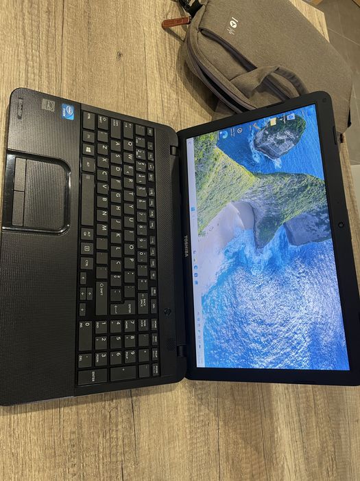 Vendo computador toshiba