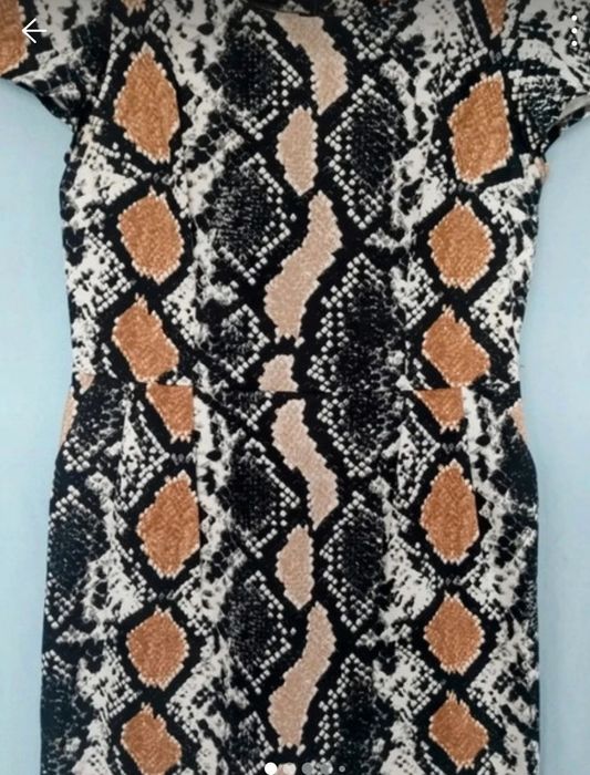 Sukienka letnia  taliowana z kieszeniami