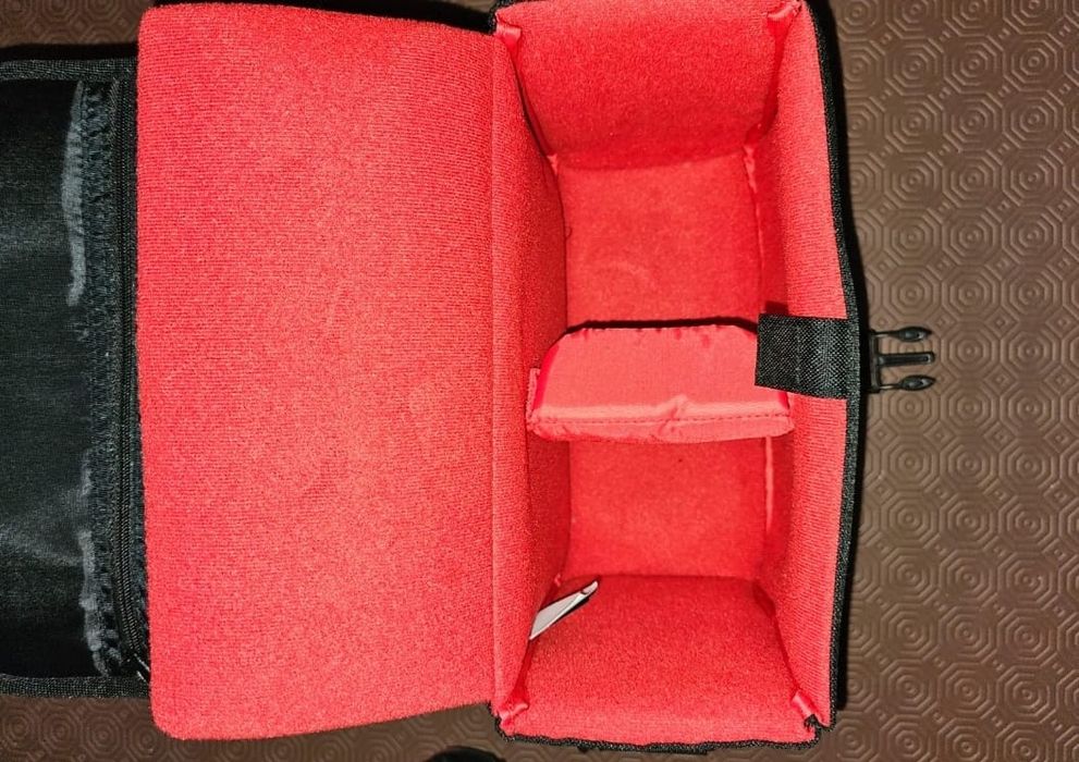 Câmara CANON EOS 2000D + Objectiva EF-S 18/55mm f/3.5 - 5.6 ll + saco