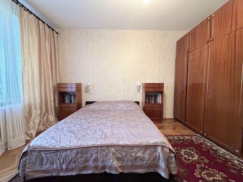 Продам 2-шку центр 60 кв.м.