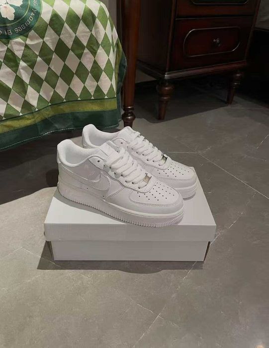 Nike Air Force 1 Low '07 White Rozmiar 42