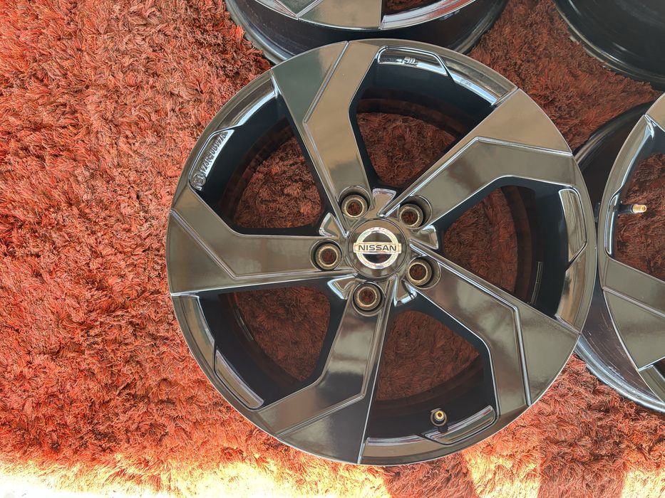 Original Nissan Qashqai Juke Rogue X-Trail Leaf Renault R17 5x114,3