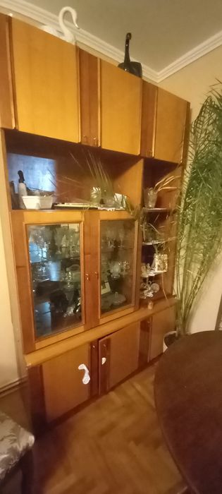 Продам сервант шкаф
