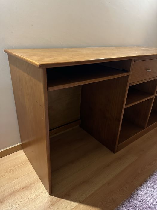 Secretária com gavetas