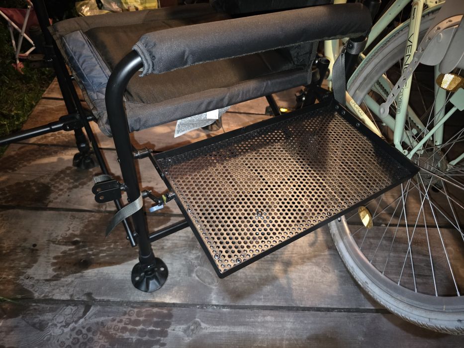 Fotel krzesło wędkarski Caperlan Essenseat 500 comfort z półka boczna