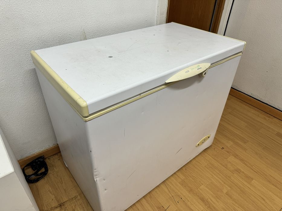 Arca congeladora em funcionamento.