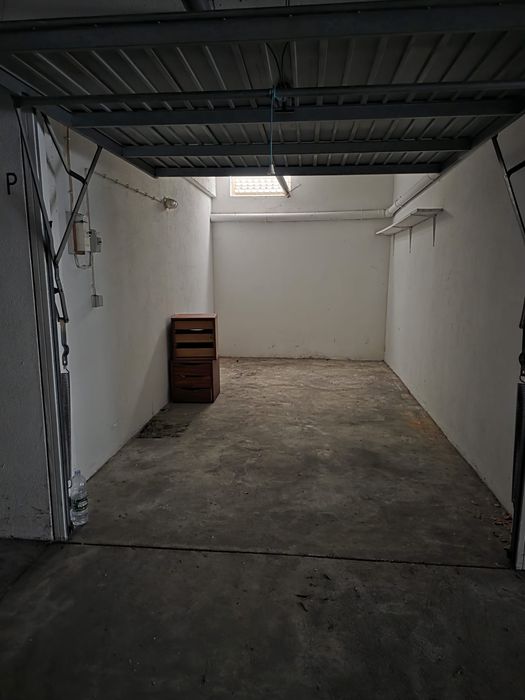 Aluga-se Garagem