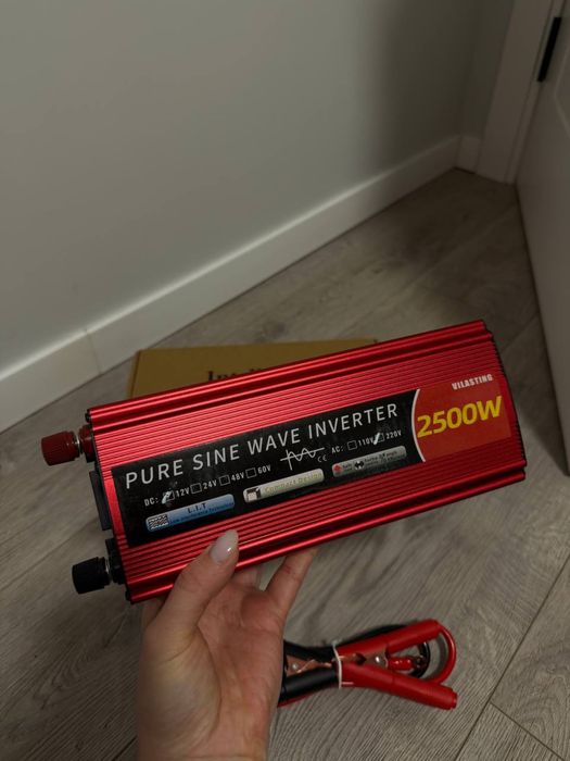 Інвертор 2500w чиста синусоіда перетворювач напруги инвертор зарядка