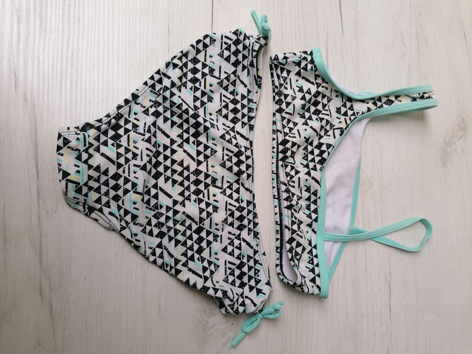 Strój kąpielowy dwuczęściowy dla dziewczynki rozmiar 134/140 ze wzorem