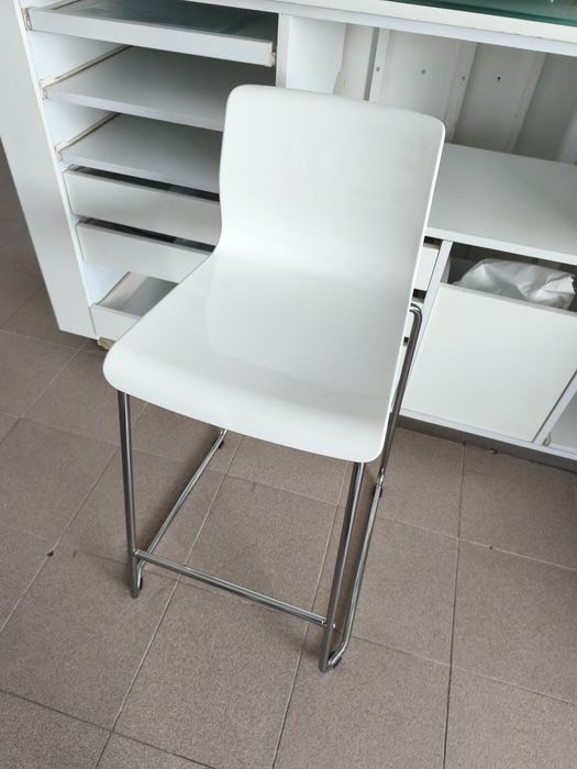 Banco Alto Design Branco – Como Novo
