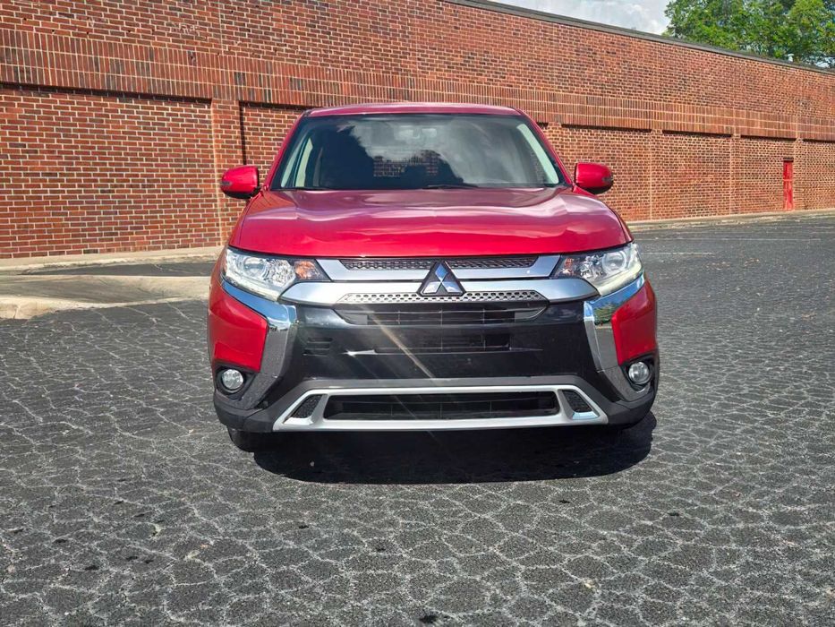 Mitsubishi Outlander SE      2019