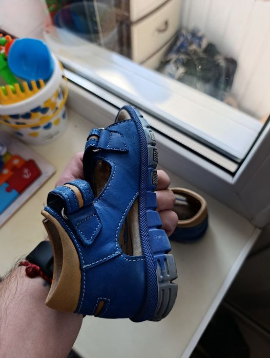 Продам босоніжки Bartek шкіра