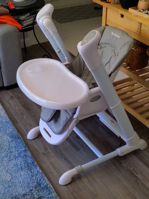 Krzesełko do karmienia Caretero Indigo z elektrycznym bujaniem