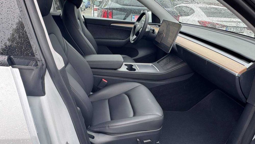 Tesla Model Y 2023 ціла автівка 82 кВт Dual Motors