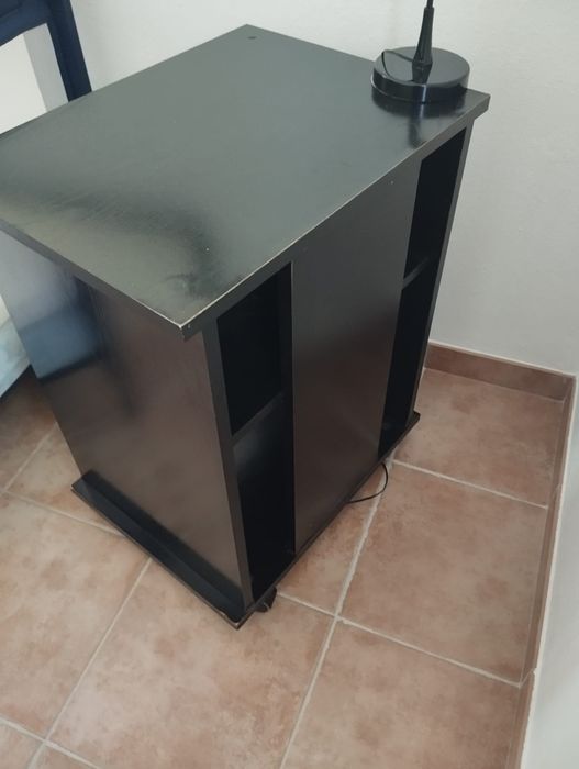 Mesa de cabeceira ou de apoio preta