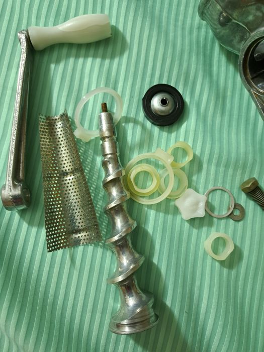 Соковыжималка в хорошем состоянии