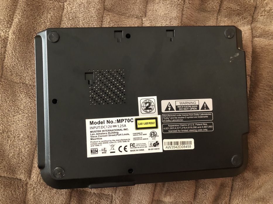 Mustek  MP70C DVD плеєр програвач з акумулятором
