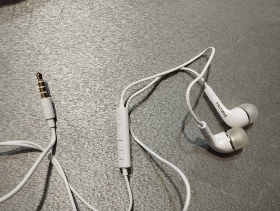 Проводные наушники Samsung