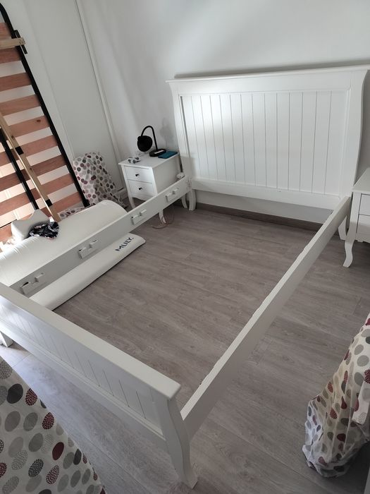 Cama branca 140x200