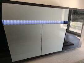 Conjunto de jantar (mesa, aparador e tapete)