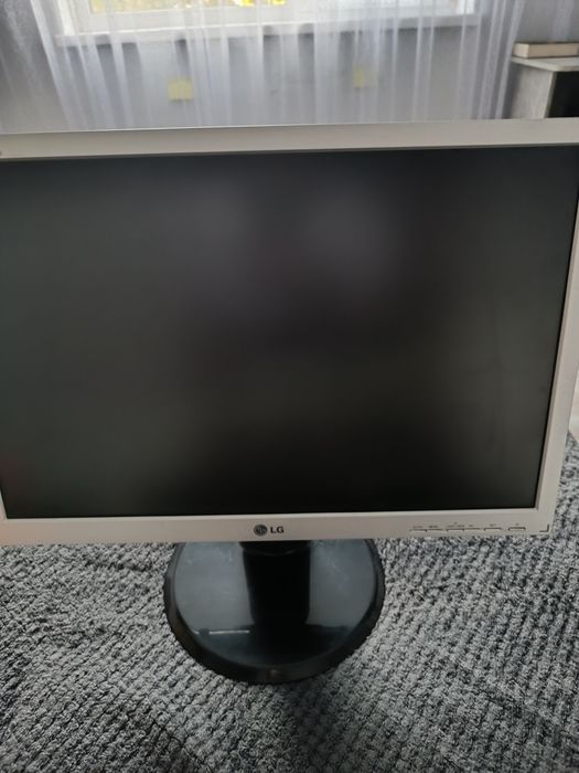 Монітор до комп'ютера