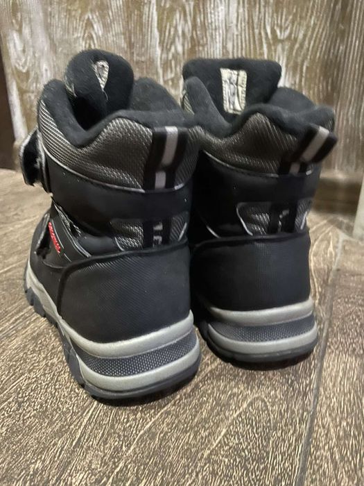 Продам зимові чоботи на хлопчика 32 р