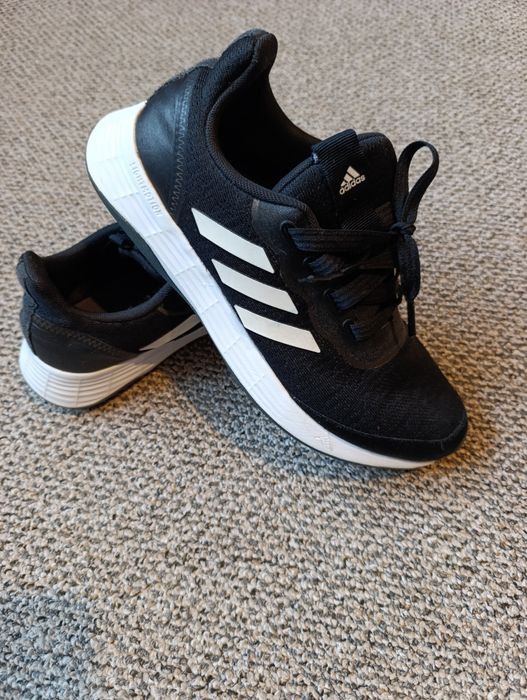 Жіночі кросівки Adidas