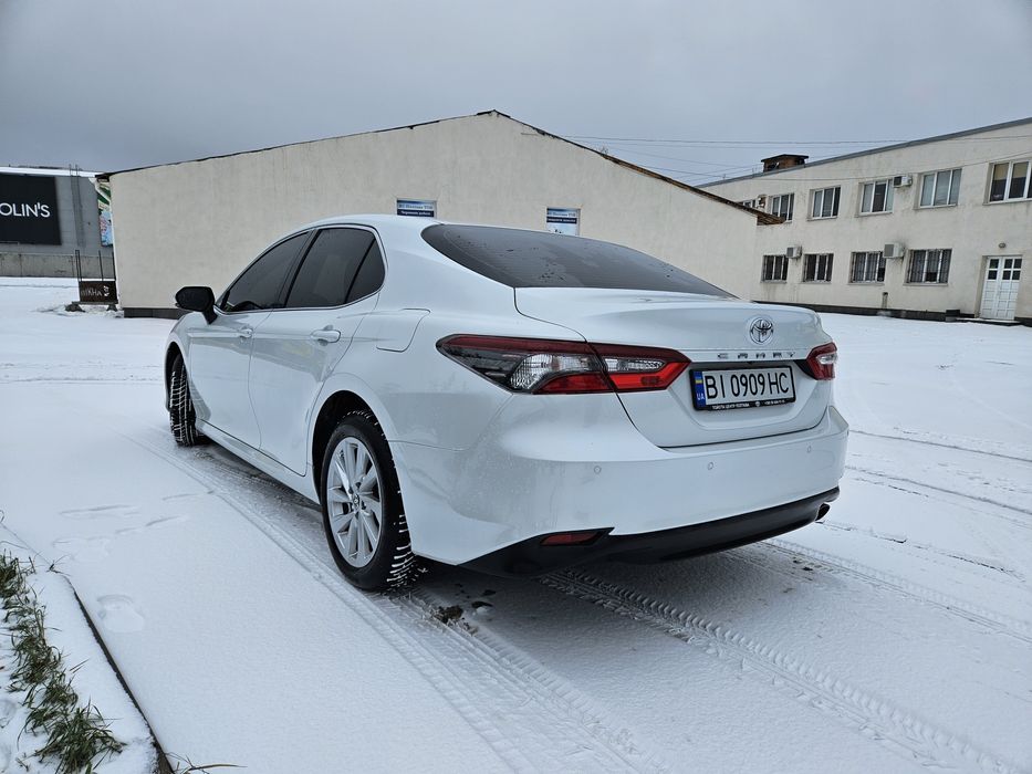 Toyota Camry офіційна
