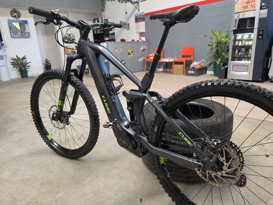 Bicicleta Cube Stereo Hybrid