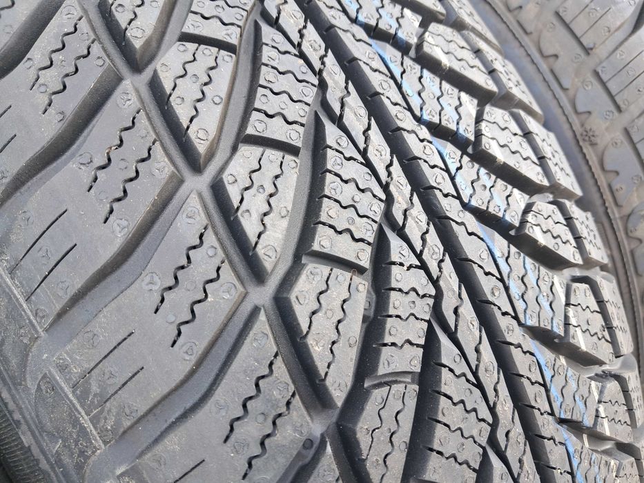 Резина зима НОВА Good Year 205/65 R16 Ultra Grip 8 Performance *