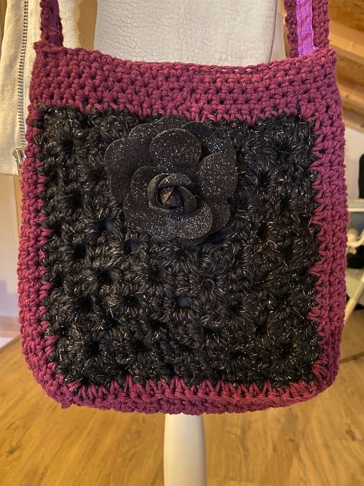 Bolsa feita à mão.