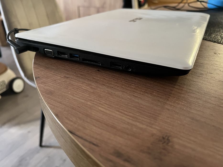 Laptop asus r515m, 4gb ram, dysk ssd, procesor intel. Gotowy do pracy!
