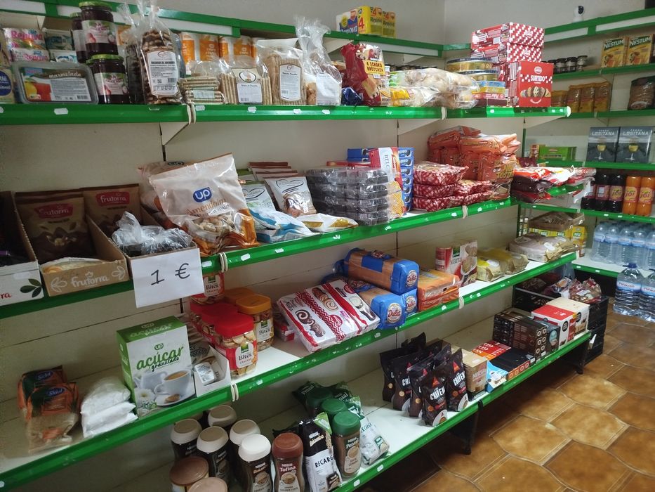 Prateleiras metálicas de comércio