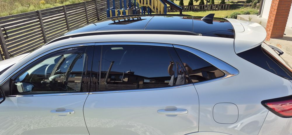 Ford escape 2.5 hybrid titanium