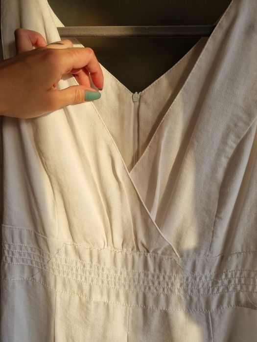 Biała elegancka sukienka krótka do kolan lniana