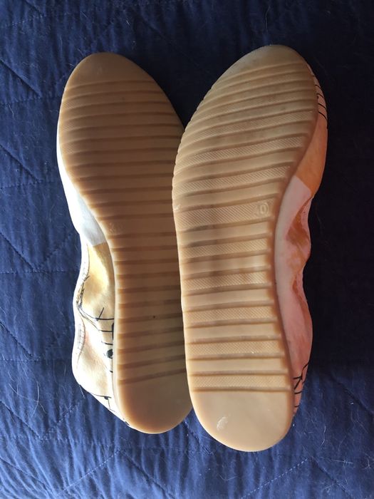 Sapatos de senhora com motivos musicais