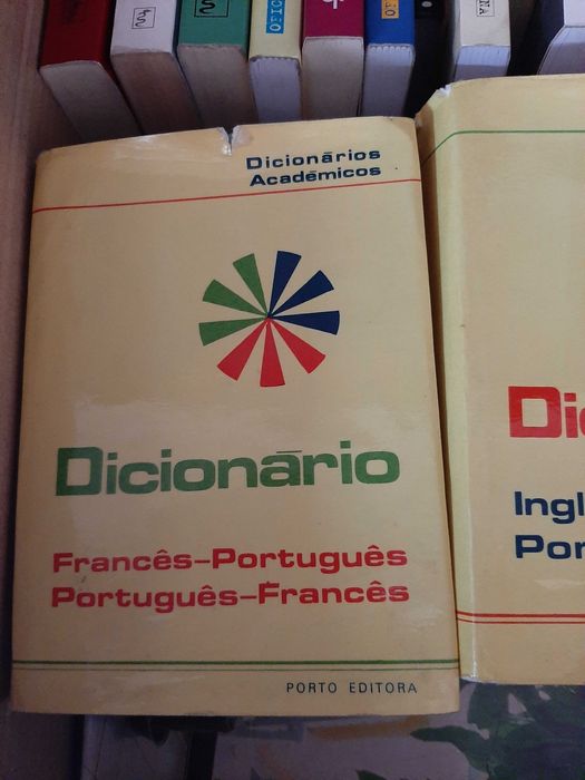 Dicionarios.m bom estado.como novos.1€ cada.
