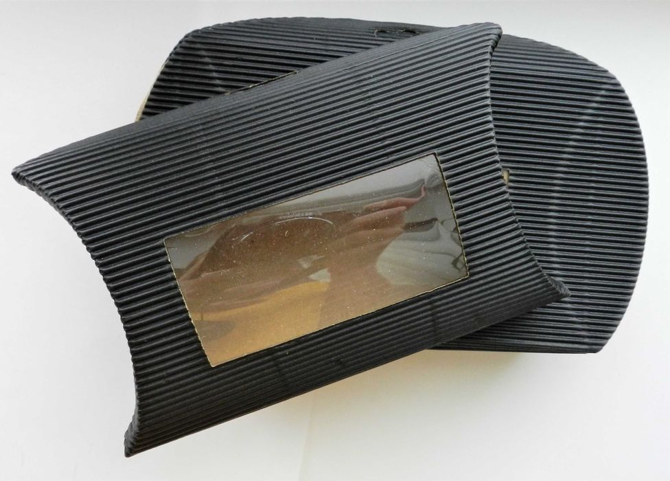 Подарункові коробки гофровані