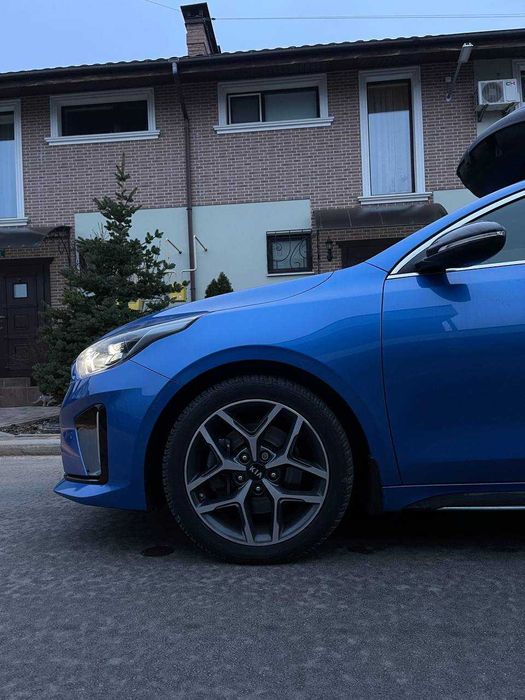 Kia ProCeed офіційне авто.