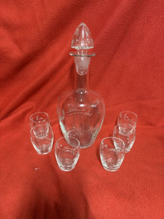 Garrafa antiga com 6 vopos