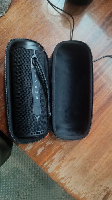 Нова блютуз колонка Tronsmart t8