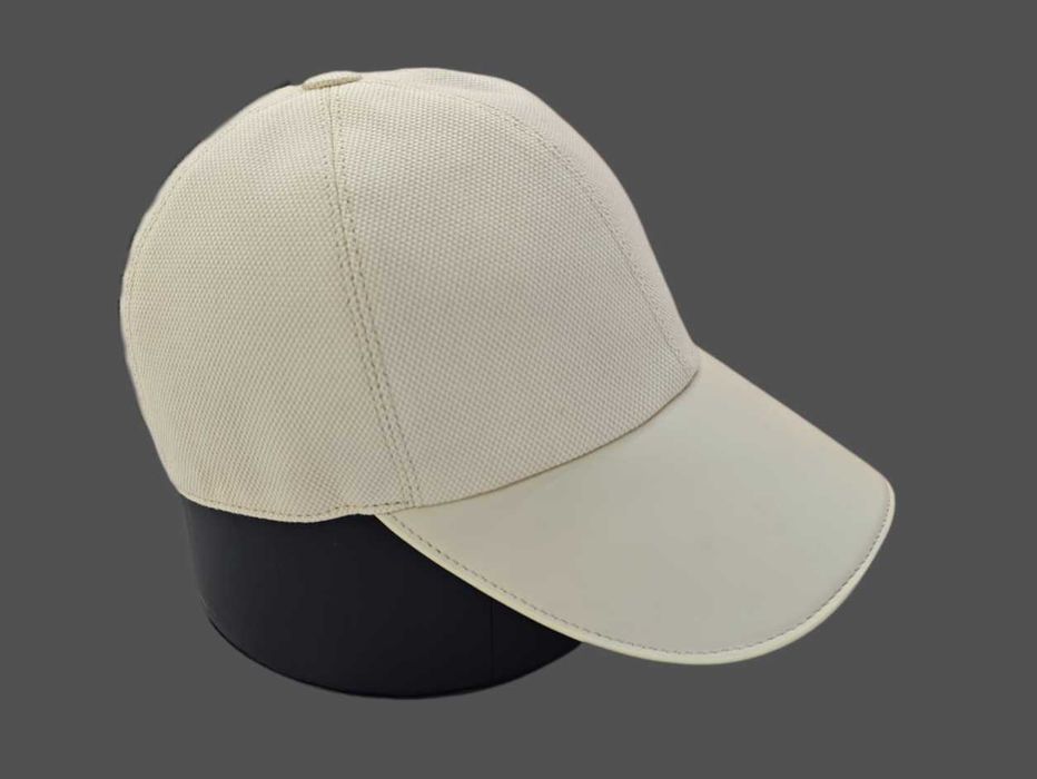 Cap Hermes com fecho metalico ajustavel