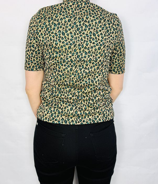 Beżowa bluzka w panterkę z turkusem S 36